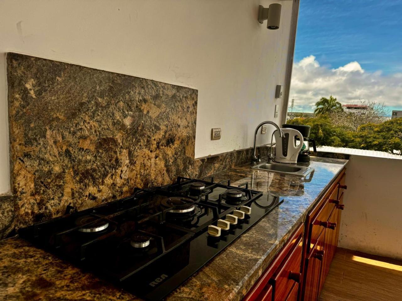 Hostal Muyuyo Puerto Ayora  Bagian luar foto