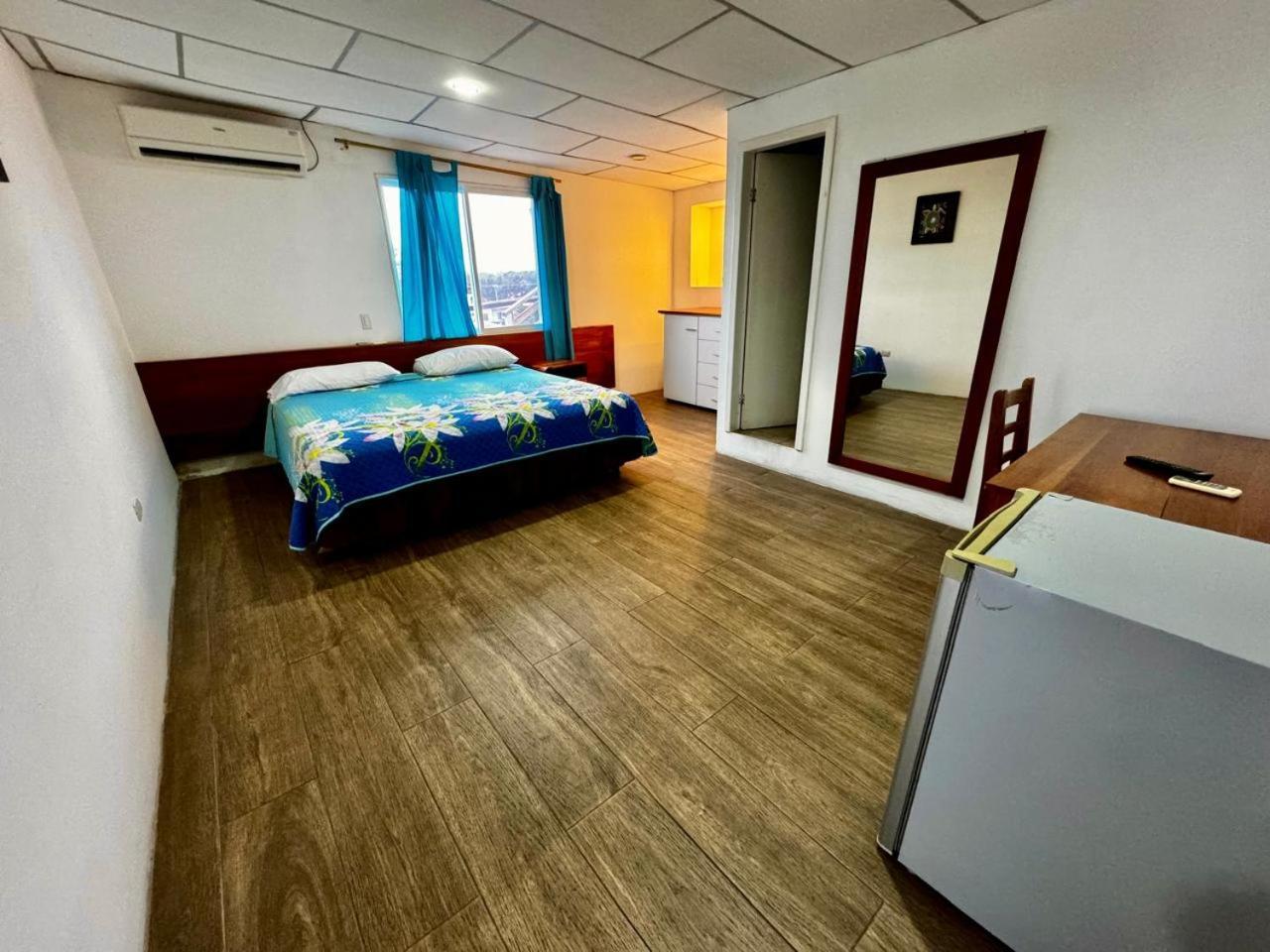 Hostal Muyuyo Puerto Ayora  Bagian luar foto