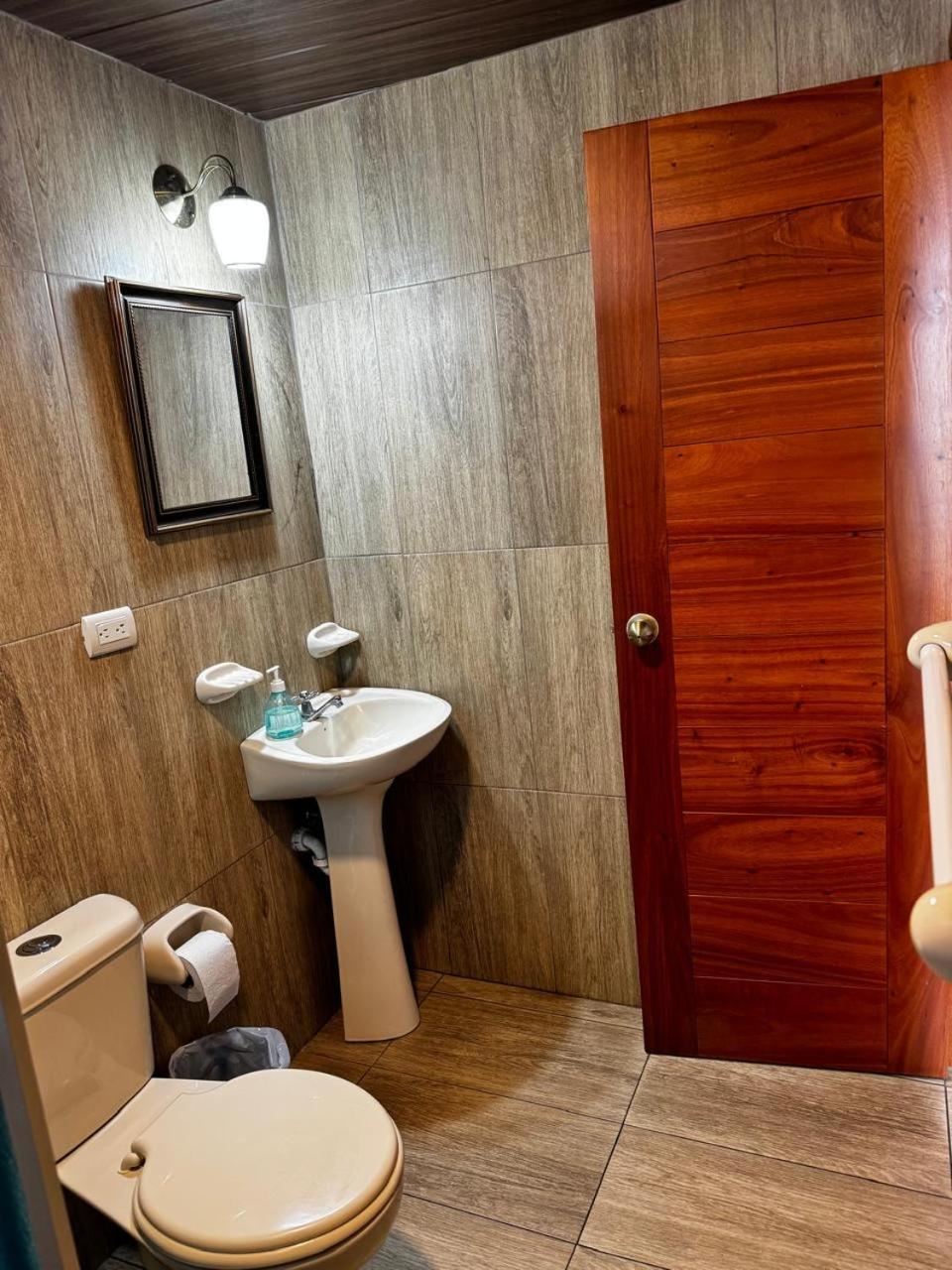 Hostal Muyuyo Puerto Ayora  Bagian luar foto