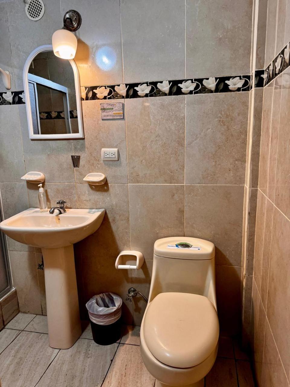 Hostal Muyuyo Puerto Ayora  Bagian luar foto