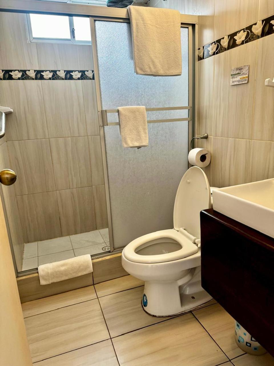 Hostal Muyuyo Puerto Ayora  Bagian luar foto